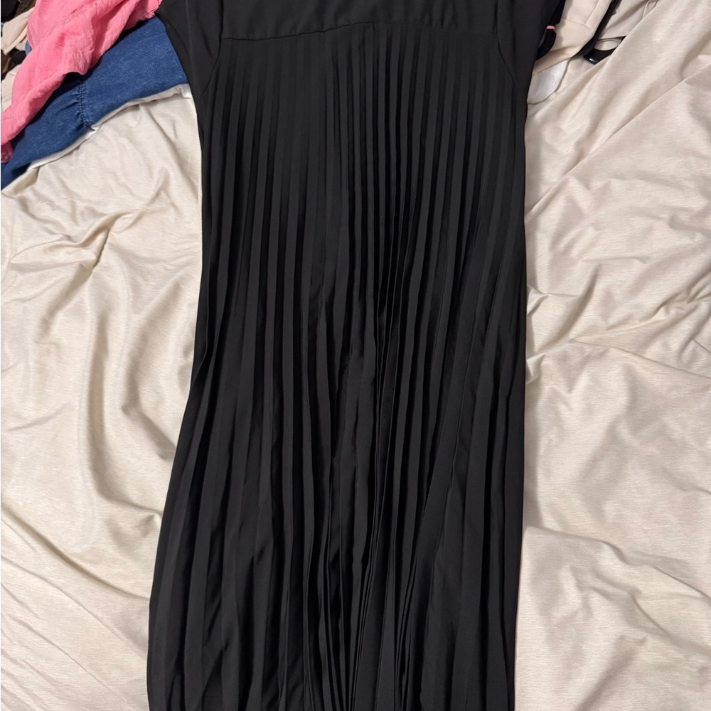 SHEIN Black Pleated Maxi Dress